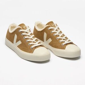 Veja Wata II Low Fured Suede Tent Pierre